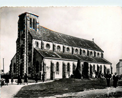 Ile De Sein * Place De L'église * Sortie De Messe Coiffe - Ile De Sein