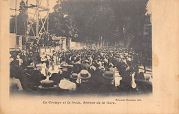 Moulins          03         Entrée De Mgr Lobbedey  La Foule. Avenue De La Gare  (voir Scan) - Moulins