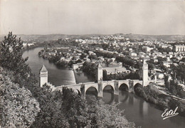 CAHORS. - Le Pont Valentré Sur Le Lot Et La Ville. CPSM Pas Courante - Cahors