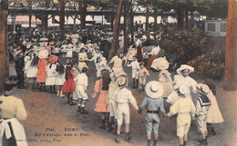 Vichy      03       Bal D'enfants Dans Le Parc           (voir Scan) - Vichy