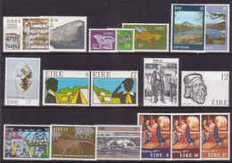 Irland , Jahrgang 1977 Kompl. , Xx  (4751) - Komplette Jahrgänge