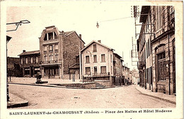 69 - SAINT LAURENT De CHAMOUSSET -- Place Des Halles Et Hôtel Moderne - Saint-Laurent-de-Chamousset