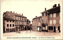 69 - SAINT LAURENT De CHAMOUSSET -- La Place Et L'Hôtel Faye - Saint-Laurent-de-Chamousset