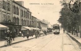 Cherbourg * La Rue De L'abbaye * Tramway Tram * Commerce Magasin Cycles ALCYON Et HUMBER * Débit Tabac - Cherbourg