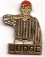 AA306 Pin's Baseball BASE BALL JUGE ARBITRE JUDGE  Achat Immédiat - Baseball