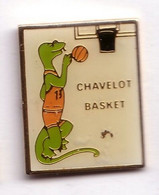 AN230 Pin's Crocodile Iguane Ou Lézard Chavelot Basket Basketball Vosges Achat Immédiat - Basketball