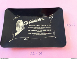 94 CRETEIL. SPECIALISTES DES PNEUS. LEONCE TAGLIANA. CENDRIER ALUMINIUM EMBOUTI, PEINT. NOIR Et OR. TIRE. - Metaal