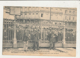 GARE SAINT LAZARE GREVE DES CHEMIN DE FER LES VOYAGEURS ATTENDENT LE DEPART CPA BON ETAT - Labor Unions