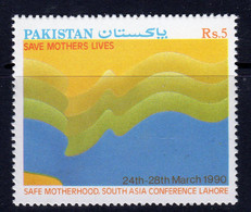 Pakistan 1990 Safe Motherhood Conference, MNH, SG 798 (E) - Pakistan