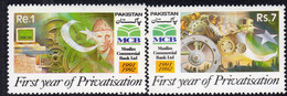 Pakistan 1992 1st Anniversary Of Privatisation Of Muslim Bank Set Of 2, MNH, SG 859/60 (E) - Pakistan