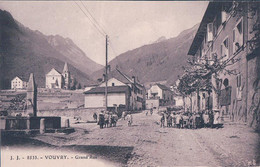 Vouvry VS, Grand'Rue Animée, Enfants Et Fontaine (8533) - Vouvry