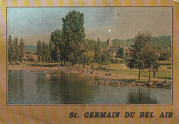 ST GERMAIN DU BEL AIR. - Le Village Et Son Plan D'eau. CPM Toilée - Sonstige & Ohne Zuordnung