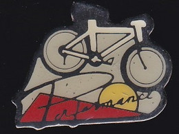 67684-Pin's.performance. Cyclisme - Cyclisme