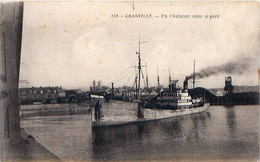 Cpa GRANVILLE 50 Un Chalutier Dans Le Port ( Le Terre Neuvas Alfred VIEU ) - Granville
