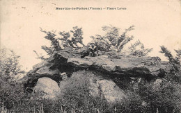 Thème: Dolmen Et Menhir:    Neuville Du Poitou     86         Le Dolmen De La Pierre Levée   (voir Scan) - Dolmen & Menhire