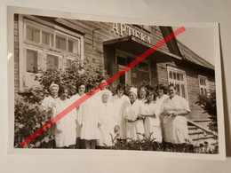 Photo Vintage. Original. Pharmacie. Pharmaciens. L'URSS. Lettonie - Métiers