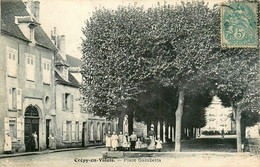 Crépy En Valois * Place Gambetta * Villageois - Crepy En Valois