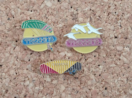 LOT DE 3 PINS PARACHUTISME TREKKING - Parachutisme