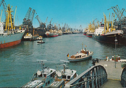 D-28195 Bremen - Überseehafen - Frachter - Barkasse - Bremerhaven