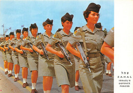 CORPS FEMININ DE L'ARMEE DE DEFENSE NATIONALE , PARADE DU JOUR DE L'INDEPENDANCE - ISRAEL DEFENCE FORCES GIRL SOLDIERS . - Israel