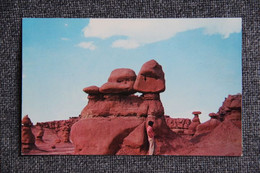 GOBLIN VALLEY : Wayne County - Monument Valley