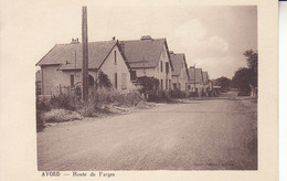 Delcampe - 18 - AVORD (Cher)  Rue De Farges - Avord