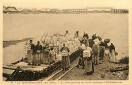 La Trinité Sur Mer * Le Débarquement Des Tuiles Destinées à L'ostréiculture * Huître - La Trinite Sur Mer