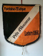 Etendard / Banière 1956 Fontaine-L'Evêque / Laetare  ( Carnaval ) En Soie Orange Et Noire. ( Prix D'Honneur ) Superbe - Fasching & Karneval