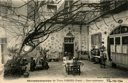 Cordes * Hostellerie De La Vieille Ville * Cour Intérieure * Restaurant - Cordes