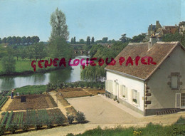 72 - BEAUMONT SUR SARTHE - LA SARTHE PRES DU CAMPING DE LA VALLEE AU LE PONT ROMAIN ET LE NOUVEAU PONT - Beaumont Sur Sarthe