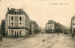 Fougères * Place De La Gare * Hôtel De L'ouest * Café De La Paix - Fougeres