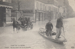 Evènements - Inondations - Paris Janvier 1910 - Fiacre Dans Une Rue De Grenelle - Attelage - Barque - Floods