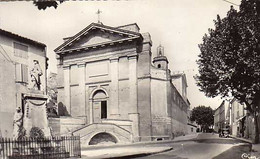 13 - EYGUIERES - L'Eglise Et La Place Du Monument  - CPSM - Eyguieres