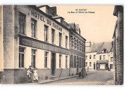 CPA 59 Bavay La Rue Et L'hotel De Ville - Bavay