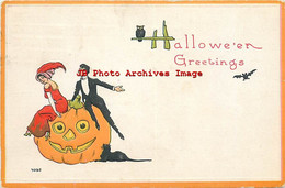 282381-Halloween, Bergman 1913 No 7035-1, Black Cat Watching Couple Sitting On Large JOL - Halloween