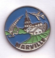 VF436 Pin's Ville Village Marville Meuse église Planche à Voile Jaguar Avion Achat Immédiat - Segeln