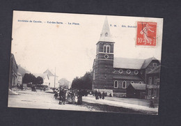 Belgique Environs De Couvin Cul Des Sarts La Place ( Animée Sortie De Messe  43927) - Cul-des-Sarts