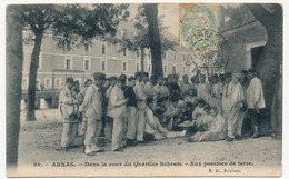 CPA - ARRAS (Pas De Calais) - Dans La Cour Du Quartier Schram - Aux Pommes De Terre - Arras