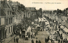 Aumale * La Place * Jour De Marché * Foire - Aumale