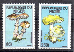 Niger Serie Nº Yvert 803/04 ** SETAS (MUSHROOM) - Nigeria (1961-...)