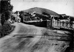 La Hague * Environ De Cherbourg * L'entrée De Vauville Avec Son Vieux Château * Sa Petite église * Ses Belles Colines - Cherbourg