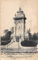 Thème: Monuments Aux Morts  Ou Lanterne Des Morts Ou Combattants 1870  :  Vitry Le François  51   (voir Scan) - Denkmäler