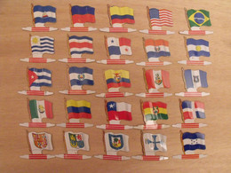 25 Plaquettes Drapeaux L'Alsacienne Américorama. Etats-Unis Brésil Chili Cuba  Argentine Paraguay... Drapeau. Lot 5 - Tin Signs (after1960)