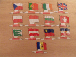 13 Plaquettes Drapeaux L'Alsacienne Drapeaurama. Pologne Europe  Monaco Autriche Andorre... Drapeau. Lot 4 - Placas En Aluminio (desde 1961)