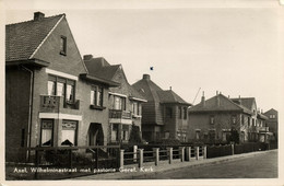 Nederland, AXEL, Wilhelminastraat Met Pastorie Geref. Kerk (1954) Ansichtkaart - Axel