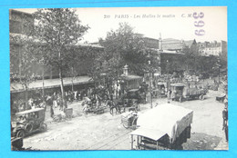 198 PARIS LES HALLES LE MATIN - Piazze Di Mercato
