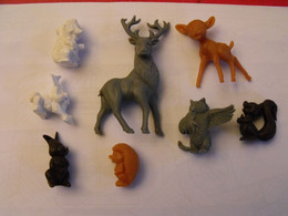 8 Figurines Personnages Fim Disney Bambi. Offerts Par La Roche Aux Fées. Vers 1960-70 - Disney