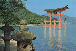 ITSUKUSHIMA SHRINE AND IT'S GRAND GATE IN THE SEA - HIROSHIMA - Hiroshima