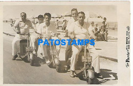 145526 REAL PHOTO MOTORCYCLE MOTO AND MAN'S IN ARGENTINA MAR DEL PLATA NO POSTAL POSTCARD - Motos