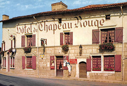 LUSIGNAN - Hôtel Du Chapeau Rouge - Ancien Relais De Poste - Tirage D'éditeur - Lusignan